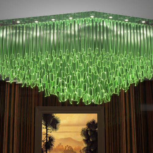 Люстра из зеленого стекла в вестибюле ресторана подвесной светильник