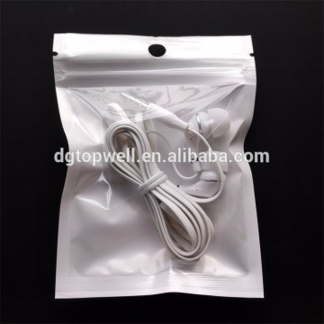 Cheap flat earphone in polybag