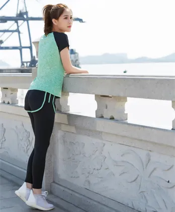 Cheap yoga clothes Fitness wear T- shirts and shorts Yoga wear for women