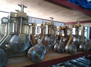 Grounding pulley for Earth wire