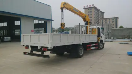 700P Isuzu Truck Mounted crane 3.2T XCMG Crane