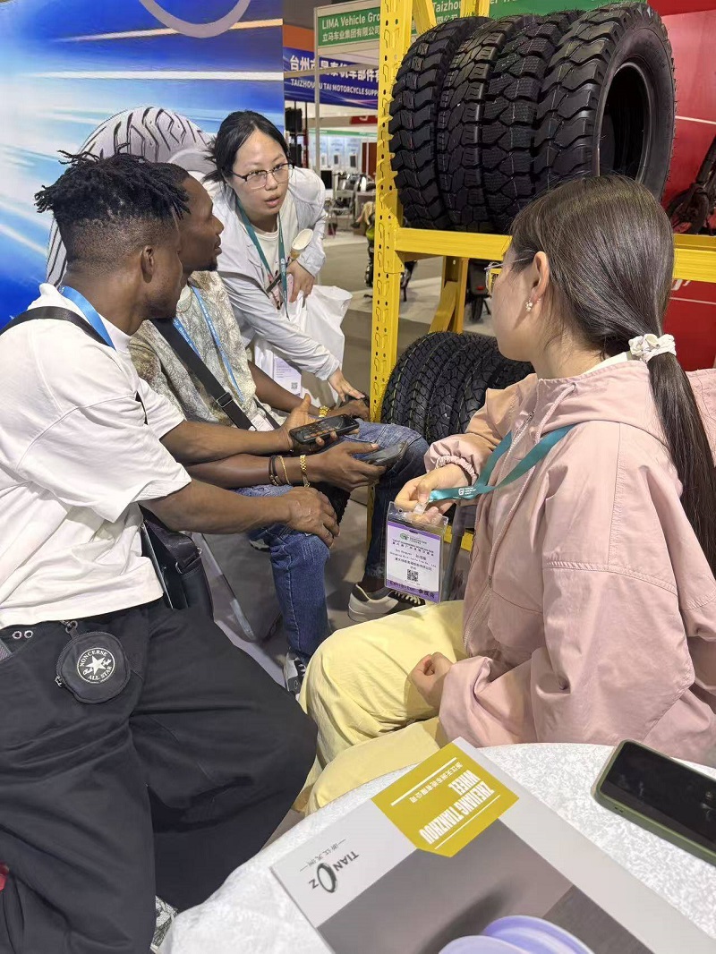 Canton Fair Sees a Surge in Orders! International Buyers Compete with Cash for Rislife KUMA Tires