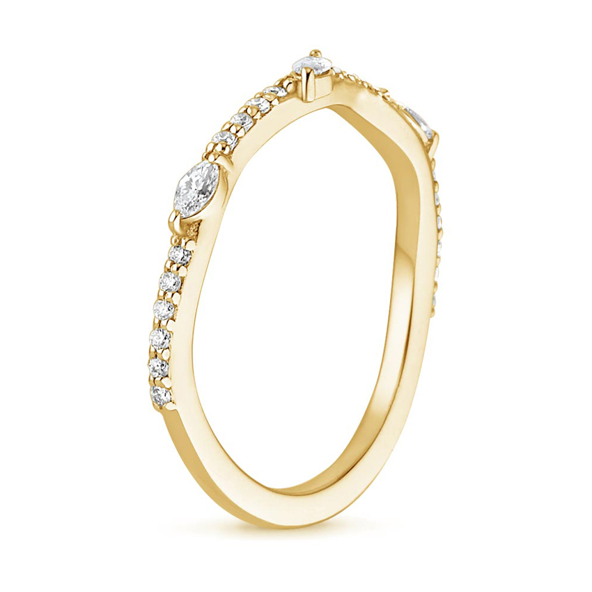 View ng profile ng contoured vine diamond band na nagpapakita ng mga secure na prong na nagpoprotekta sa mga tip ng marquise