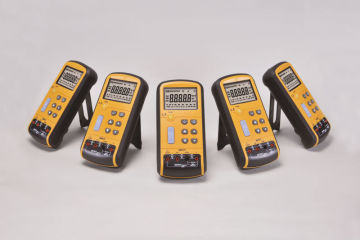 Volt and mA calibrator VA700 V&A