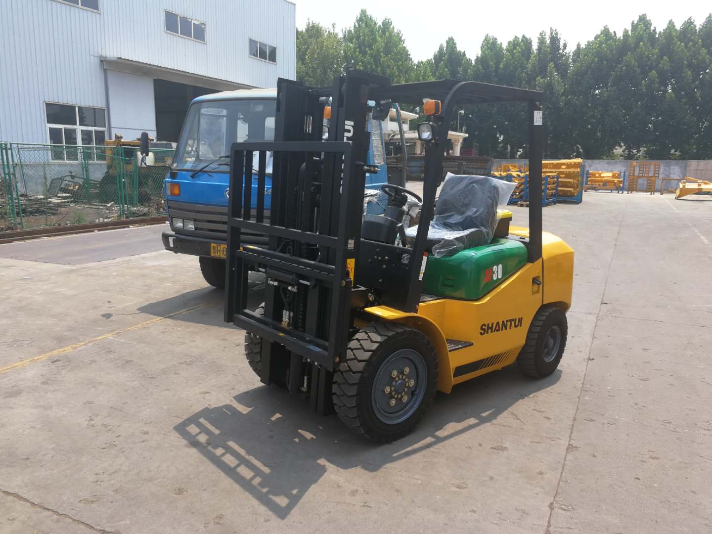 3 ton fork lift with container mast