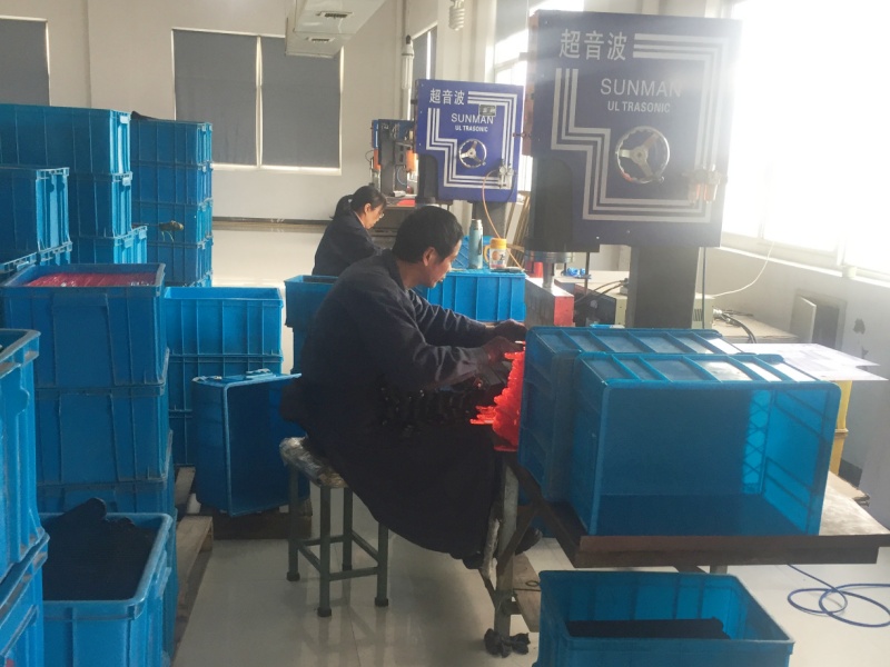 Ultrasonic welding machine