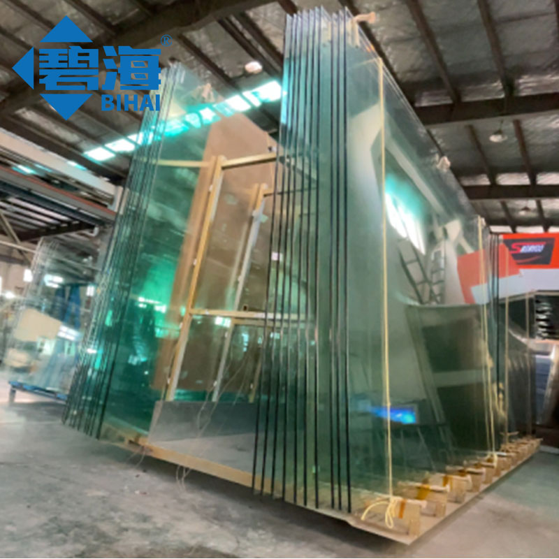 Uso de construcción de vidrio templado transparente y homogéneo