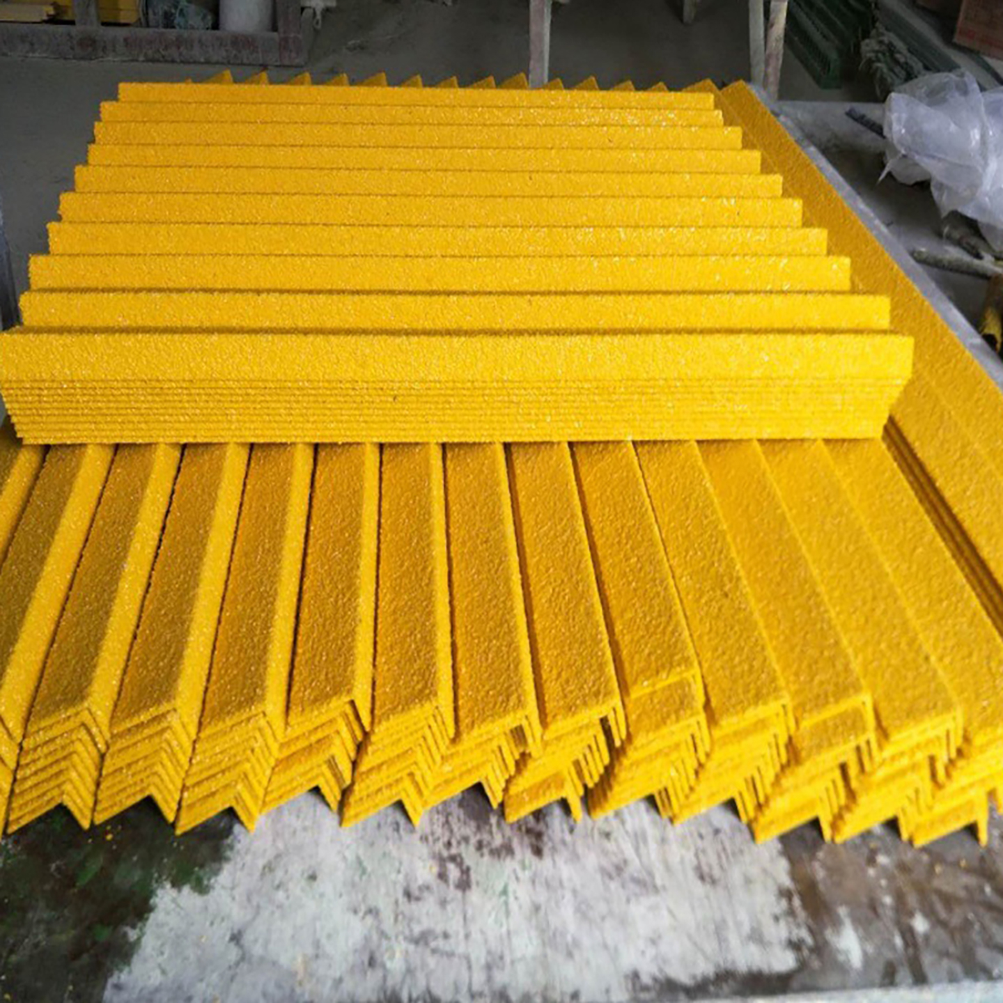 Fiberglass anti-skid strip0 (6) 1440jpg