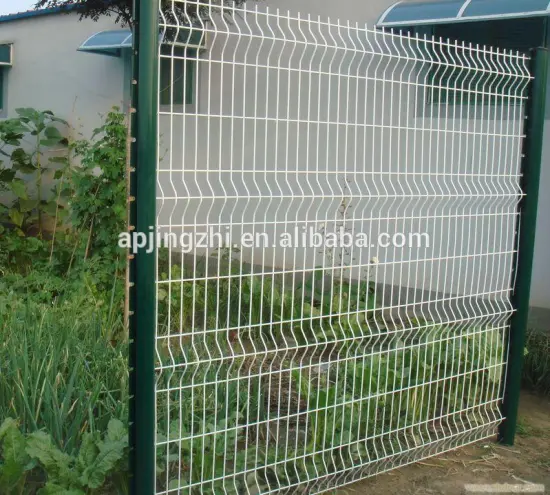 Welded wire mesh fence with 3 folds