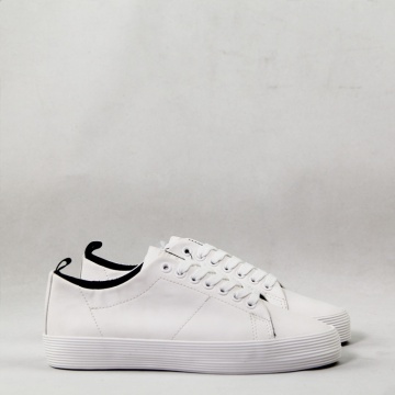 2021 zapatos vulcanizados de fondo grueso blanco simple para hombres