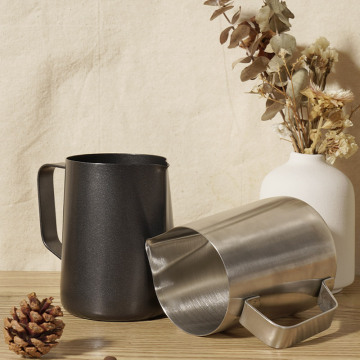 Jag susu keluli tahan karat hitam berwarna-warni 350ml pitcher