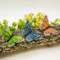 Pequeño árbol de navidad de mariposa