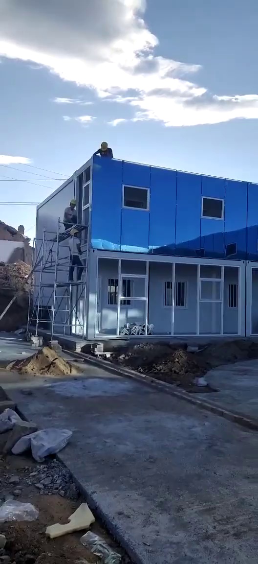 Modular Folding House with Curtain Wall for Outdoor Living