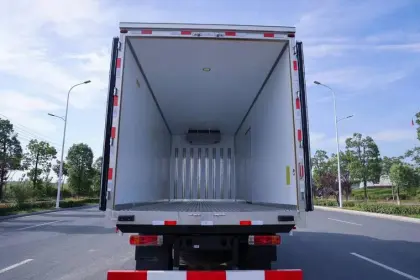Faw Diesel Engine Refrigerator Freezer Truck