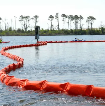 Sea Pollution Control: Eco-Friendly Oil Spill Containment Boom, PVC Floating Boom, and Seaweed Fence Barrier Solutions