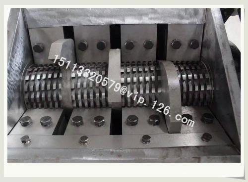 Granulator Plastik Cutter Saddle dengan Pisau