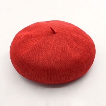 เบเร่ต์ที่กำหนดเองสีทึบสีปักขนหมวกเบเร่ต์สำหรับผู้หญิงหมวกเบเร่ต์คุณภาพสูง
