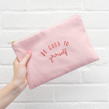छोटे गुलाबी कपास मेकअप बैग