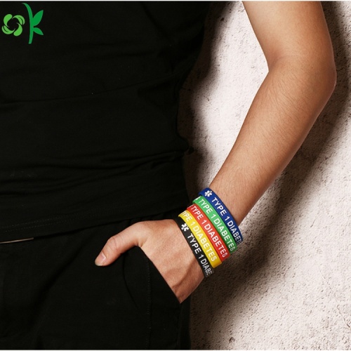 Hete verkoop rode aangepaste armband gegraveerde siliconen armbanden