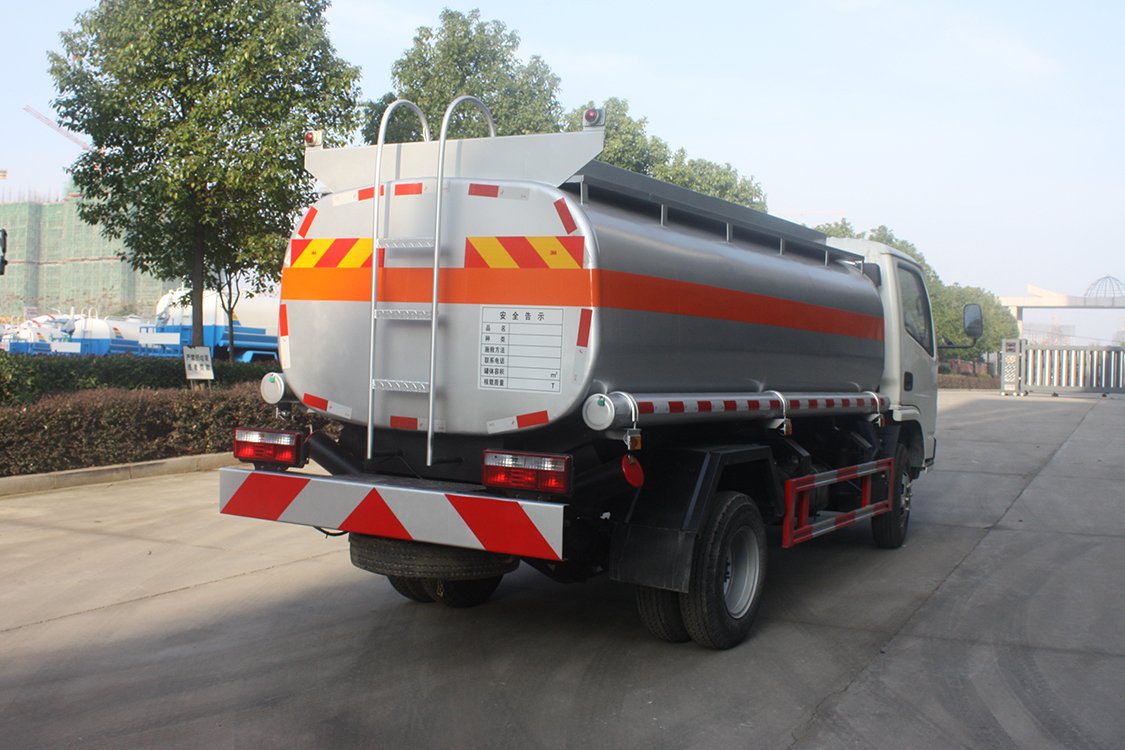 6wheels refueling gasoline tanker fuel oil delivery trucks