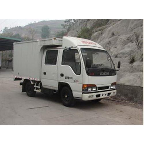 Camioneta ISUZU 100P con cabina doble