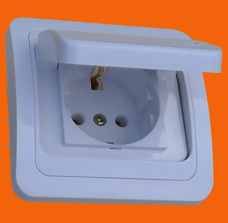 Водонепроницаемая настенная розетка с крышкой, 10/16А, Европа (F2510)