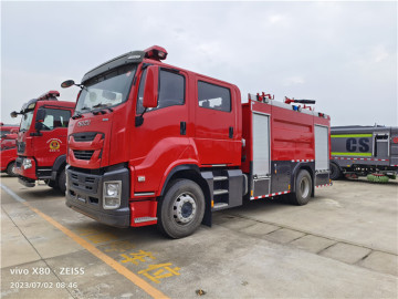 Camion dei vigili del fuoco di schiuma d'acqua ISUZU da 9000 litri