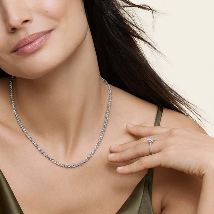 สร้อยคอเพชรห้องปฏิบัติการที่สง่างามโดย Van Cleef