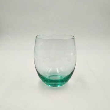 tasse en verre de vin de pichet en verre de couleur verte recyclée