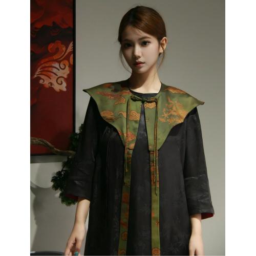 Vestido negro con mangas