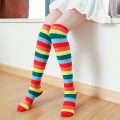 Calcetines por encima de la rodilla a rayas