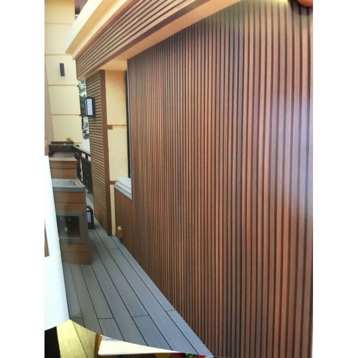 Wpc Outdoor Wall Panel ป้องกันปลวกป้องกันเชื้อราปลอดภัยสำหรับสภาพแวดล้อมที่มีความชื้นกลางแจ้ง