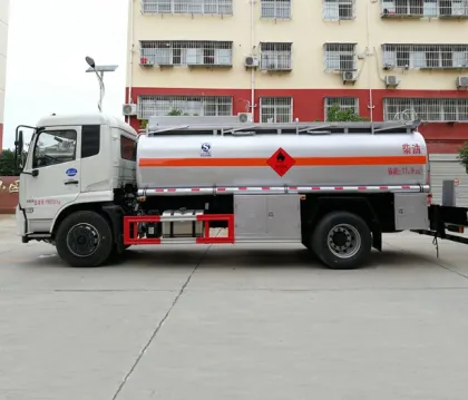 Dongfeng 12000L capacity fuel tank truck fuel bowser