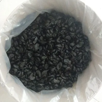 Special peeled black garlic