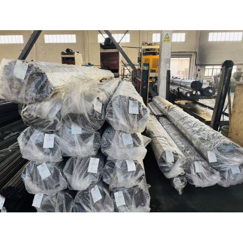 高強度長尺継目無鋼管