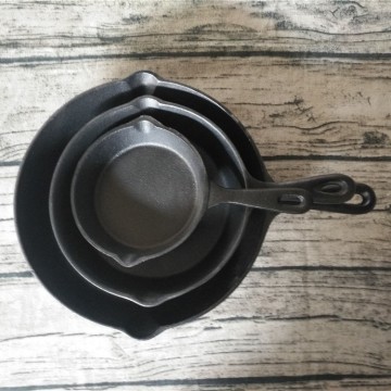 Pre-seasoned cast iron skillet with handle