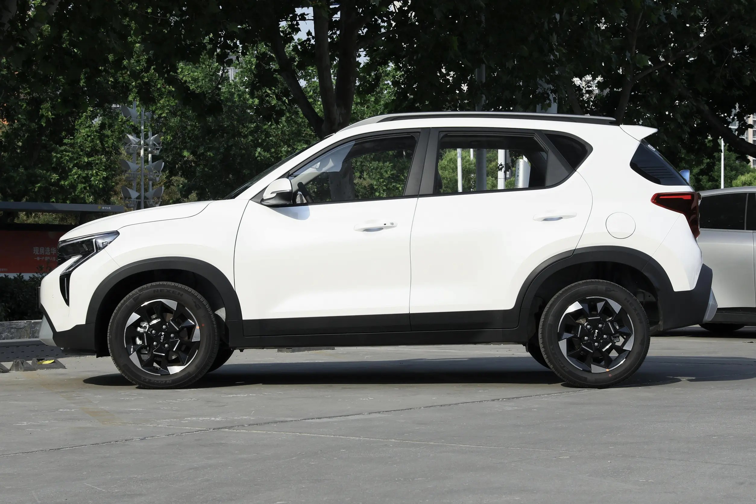 KIA SONET SMALL SUV CAR