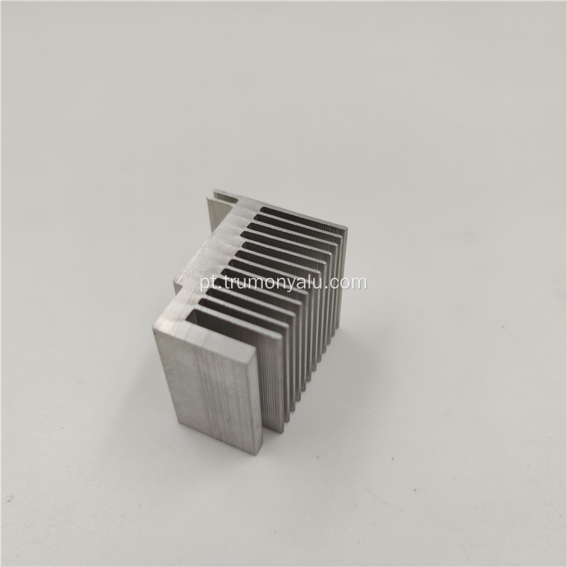 Perfil de extrusão de troca de calor de radiador de alumínio