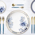 مجموعات أدوات المائدة الزرقاء والأبيض