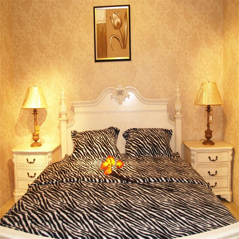 Leopard printed fleece bedding 