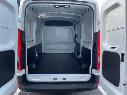 MAXUS EV90: 3 Seats Electric Van for New Energy Vehicles