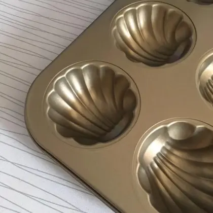 Golden 6-cup Madeleine Shell Cake Pan Molds