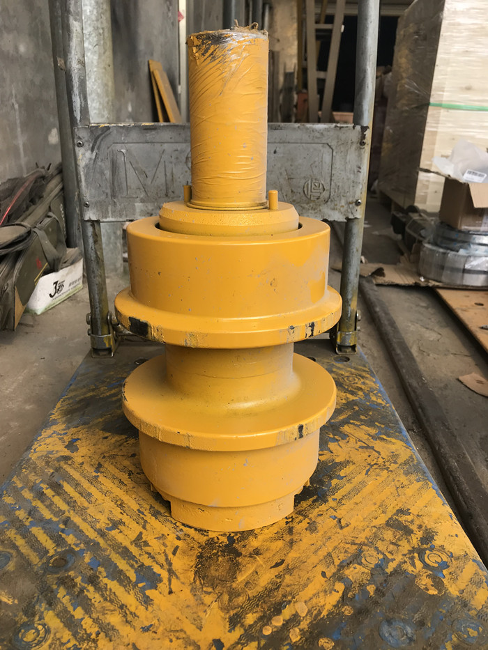 D155A-1 bulldozer carrier roller top roller 175-30-00517