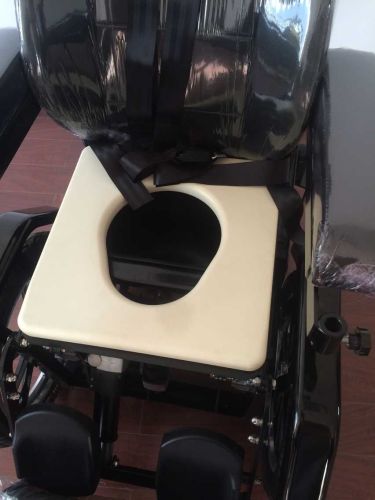 Ujung atas berdiri kursi roda dengan toilet