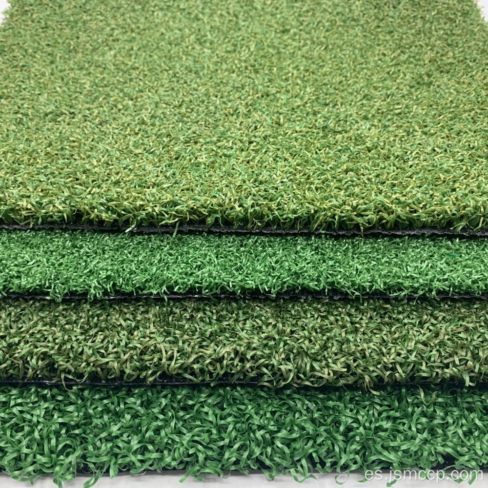 Golf de hierba artificial poniendo verde