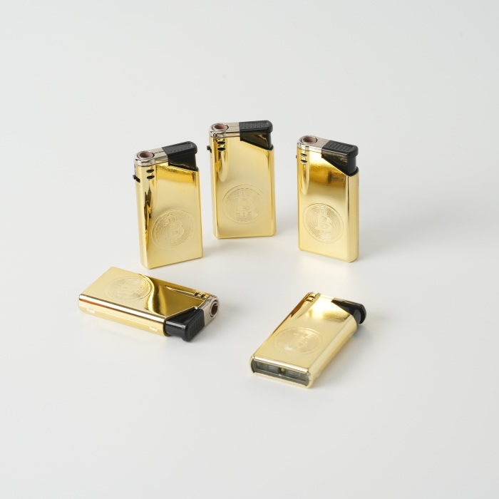 Isqueiro de metal em relevo Bitcoin dourado