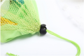 πράσινο νάιλον με τσάντα που συνδέεται με πλέγμα