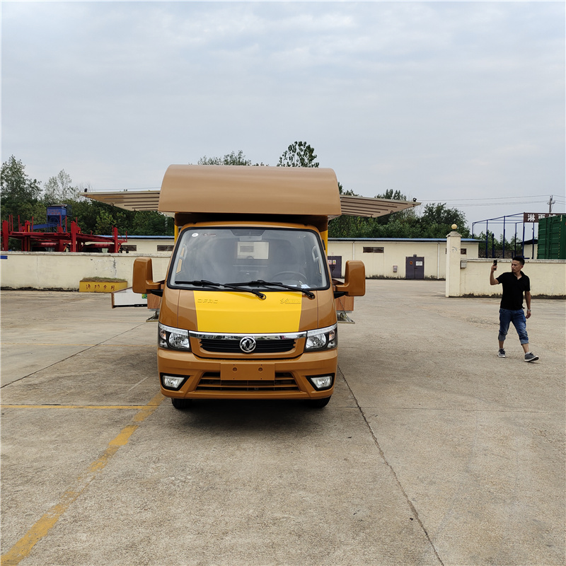 China Custom Clothing display and sales truck