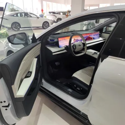 2024 Geely Yinhe Galaxy E8: 665km Range 200kw Electric Vehicle Pre-Sale