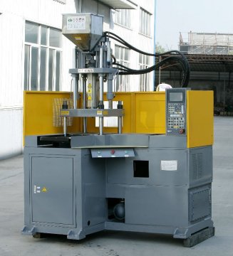 vertical injection moulding machine